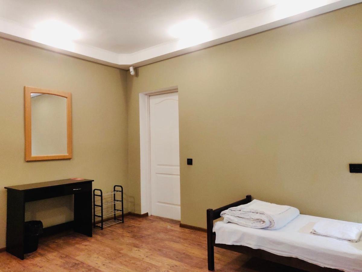 Pallet Hostel Kiev Esterno foto